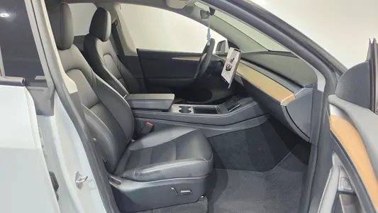 Tesla Y RWD 2023 27