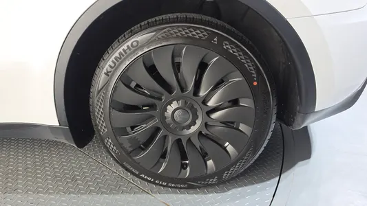 Tesla Y RWD 2023 22