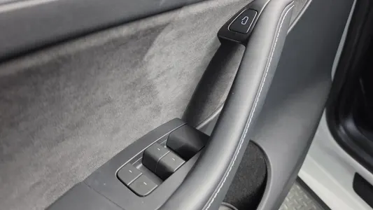 Tesla Y RWD 2023 30