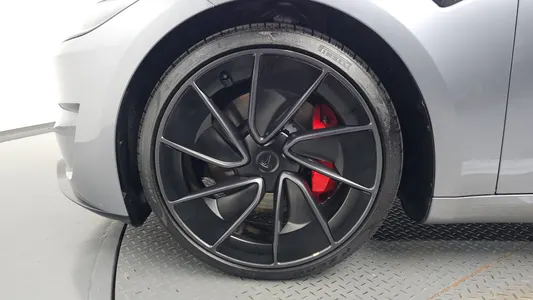 Tesla 3 AWD 2026 5