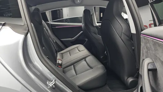 Tesla 3 AWD 2026 12