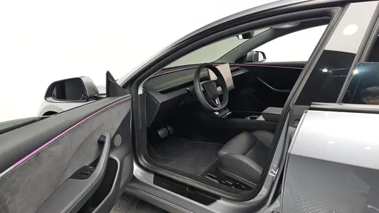 Tesla 3 AWD 2026 10