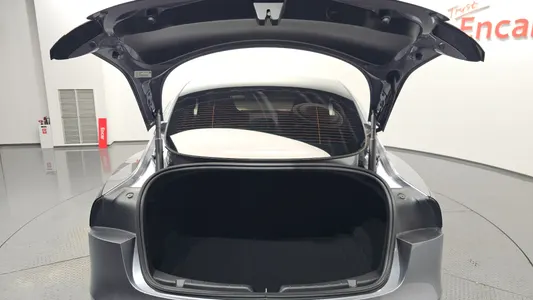 Tesla 3 AWD 2026 37