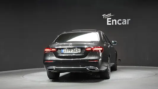 Mercedes-Benz E-Class W213 E300e 4MATIC 2021 4