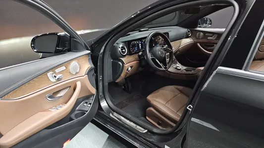 Mercedes-Benz E-Class W213 E300e 4MATIC 2021 10