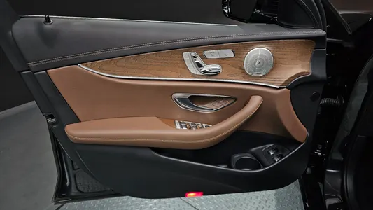 Mercedes-Benz E-Class W213 E300e 4MATIC 2021 24