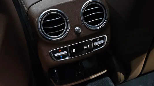 Mercedes-Benz E-Class W213 E300e 4MATIC 2021 32