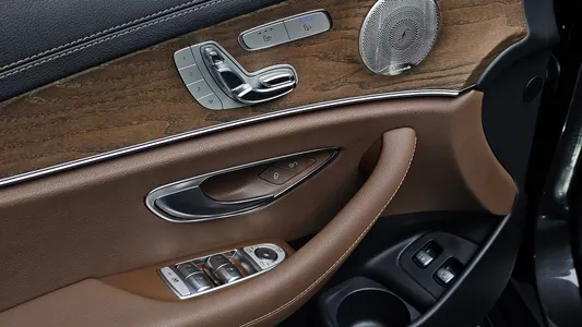 Mercedes-Benz E-Class W213 E300e 4MATIC 2021 27