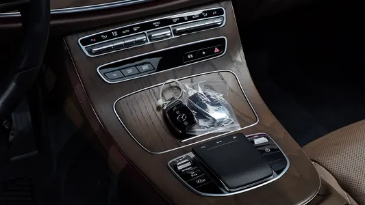 Mercedes-Benz E-Class W213 E300e 4MATIC 2021 28