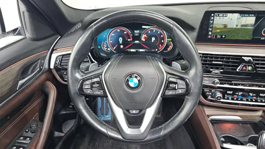 BMW 5 Series (G30) 530i M 2017 13