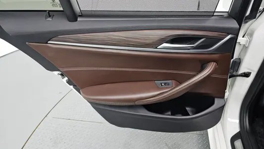 BMW 5 Series (G30) 530i M 2017 25