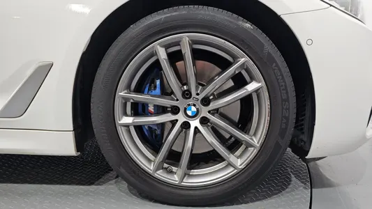 BMW 5 Series (G30) 530i M 2017 21