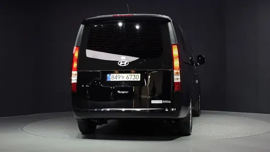 Hyundai Staria 5 2025 4