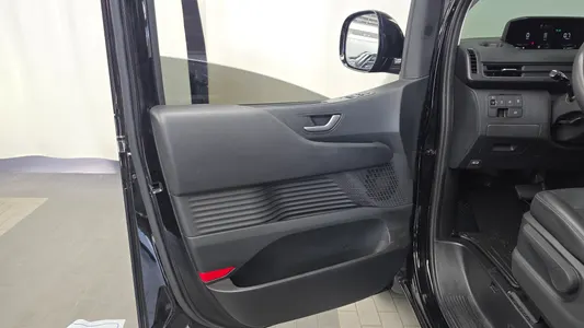 Hyundai Staria 5 2025 24
