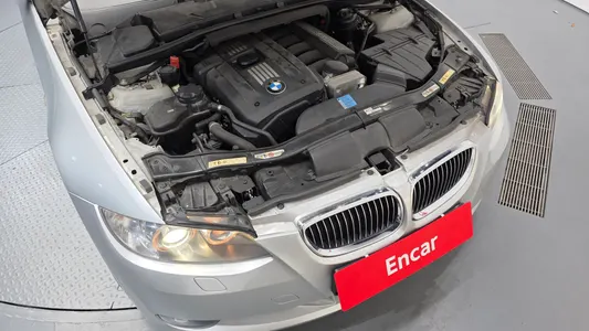 BMW 3 Series (E90) 328i 2009 6