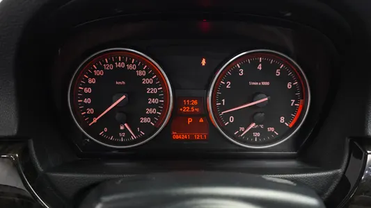 BMW 3 Series (E90) 328i 2009 8