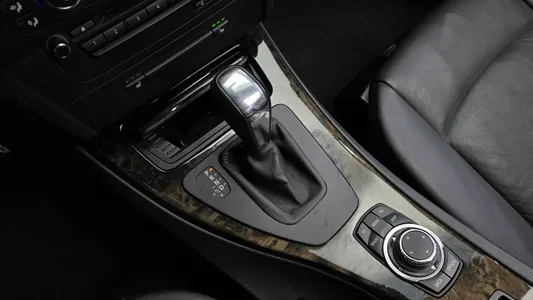 BMW 3 Series (E90) 328i 2009 9