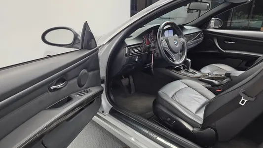 BMW 3 Series (E90) 328i 2009 10