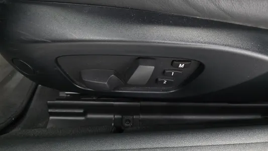 BMW 3 Series (E90) 328i 2009 19