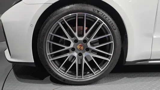 Porsche (976) 2.9 AWD 2025 5