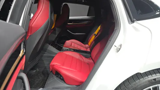 Porsche (976) 2.9 AWD 2025 12
