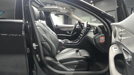 Mercedes-Benz C-Class W205 C220 d 2017 26