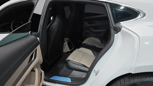 Porsche 타이칸 4S 2025 11