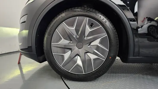 Tesla Y L AWD 2026 5