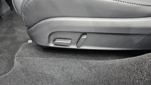 Tesla Y L AWD 2026 37
