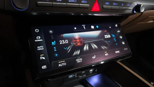 Hyundai (GN7) 2023 36