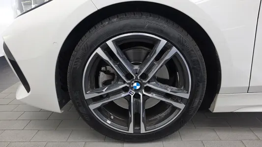 BMW 1 Series (F40) 120i M 2023 5