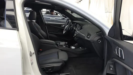 BMW 1 Series (F40) 120i M 2023 11