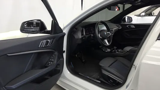 BMW 1 Series (F40) 120i M 2023 10