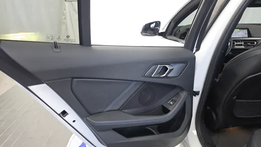 BMW 1 Series (F40) 120i M 2023 25