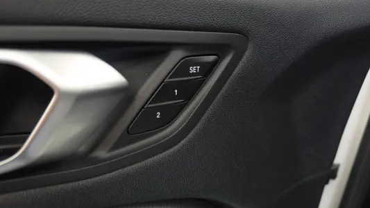 BMW 1 Series (F40) 120i M 2023 29