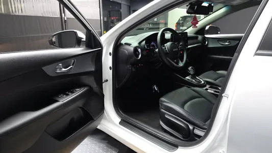 Kia K3 2 1.6 2022 10