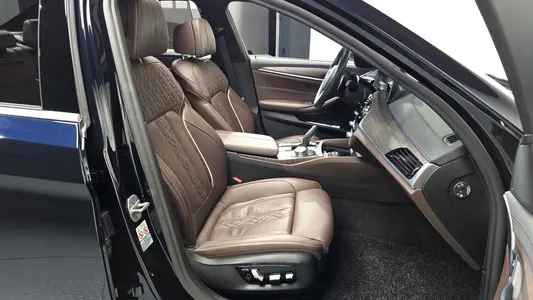 BMW 5 Series (G30) 530i M 2020 26