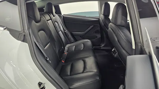 Tesla 3 AWD 2020 11