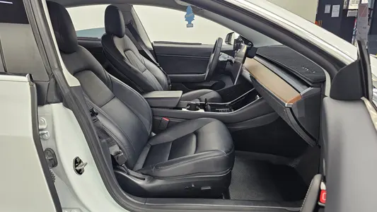 Tesla 3 AWD 2020 12