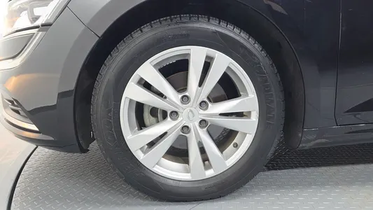 Renault Korea SM6 2.0 LPe SE () 2019 5