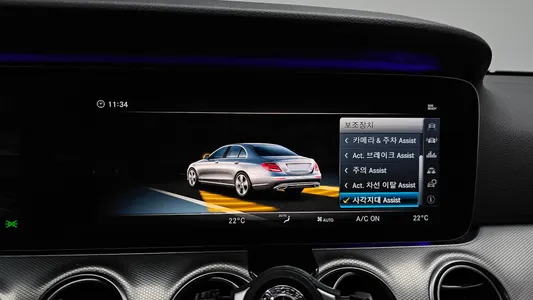 Mercedes-Benz E-Class W213 E300 AMG Line 2018 32