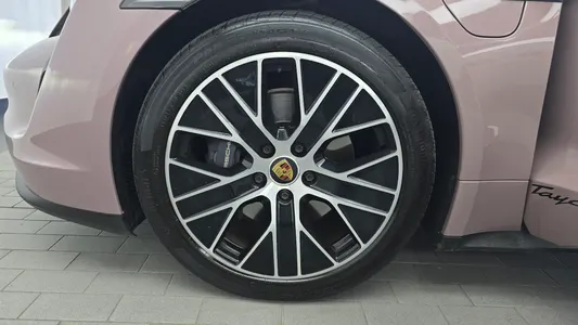 Porsche 타이칸 2023 5
