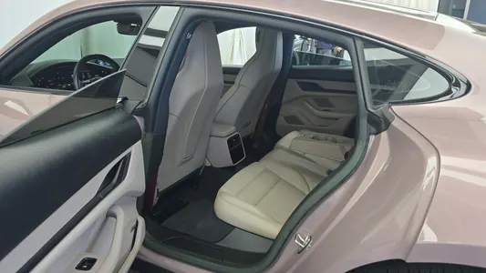 Porsche 타이칸 2023 12