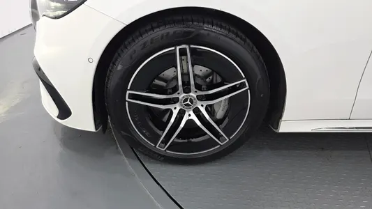 Mercedes-Benz E-Class W214 E300 4MATIC AMG Line 2026 5