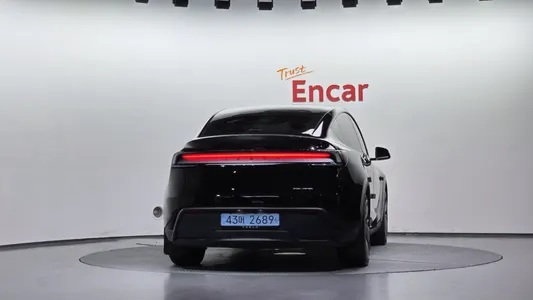 Tesla Y AWD 2025 4