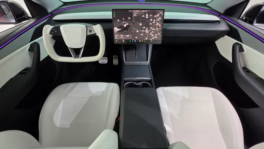 Tesla Y AWD 2025 7
