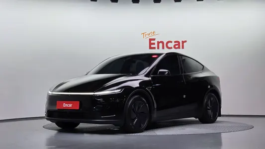 Tesla Y AWD 2025