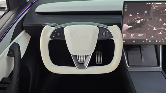 Tesla Y AWD 2025 13