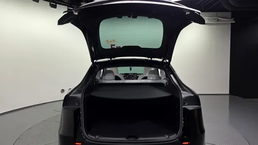 Tesla Y AWD 2025 20