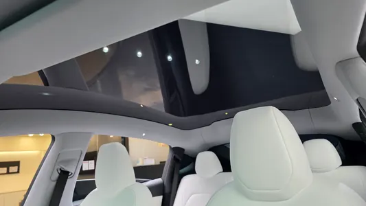 Tesla Y AWD 2025 18